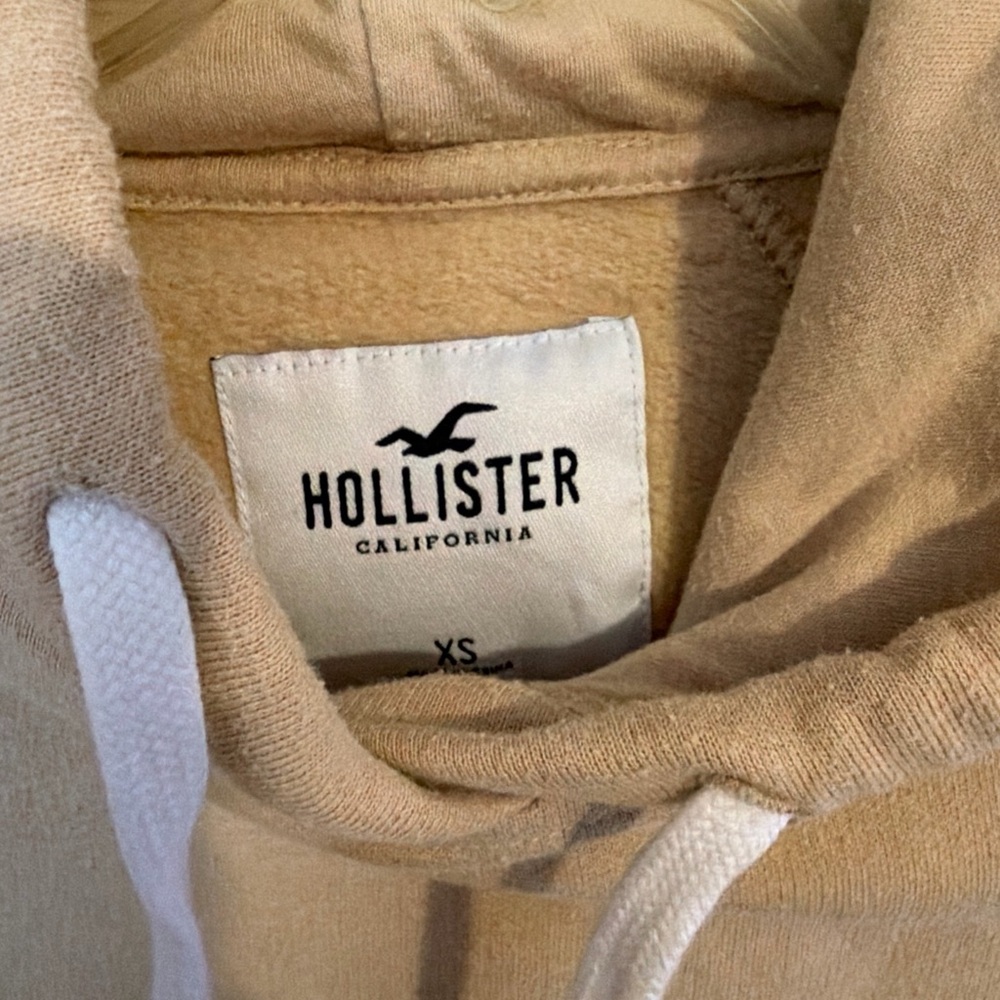 Hollister Women's Beige Cropped Hoodie - Picture 3 of 6